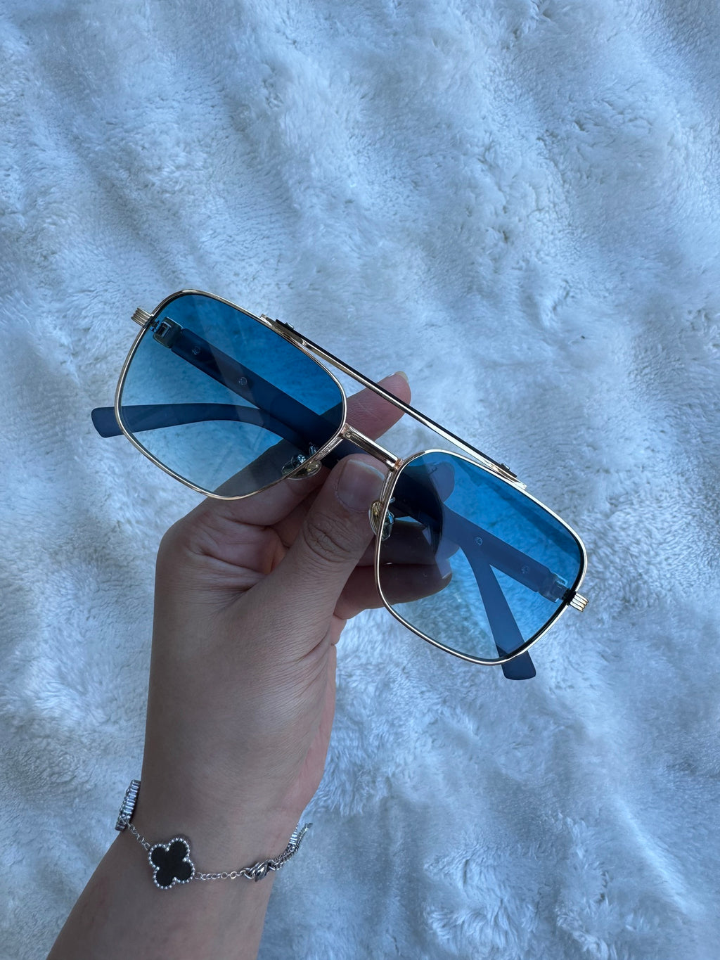 light blue eyes 4035