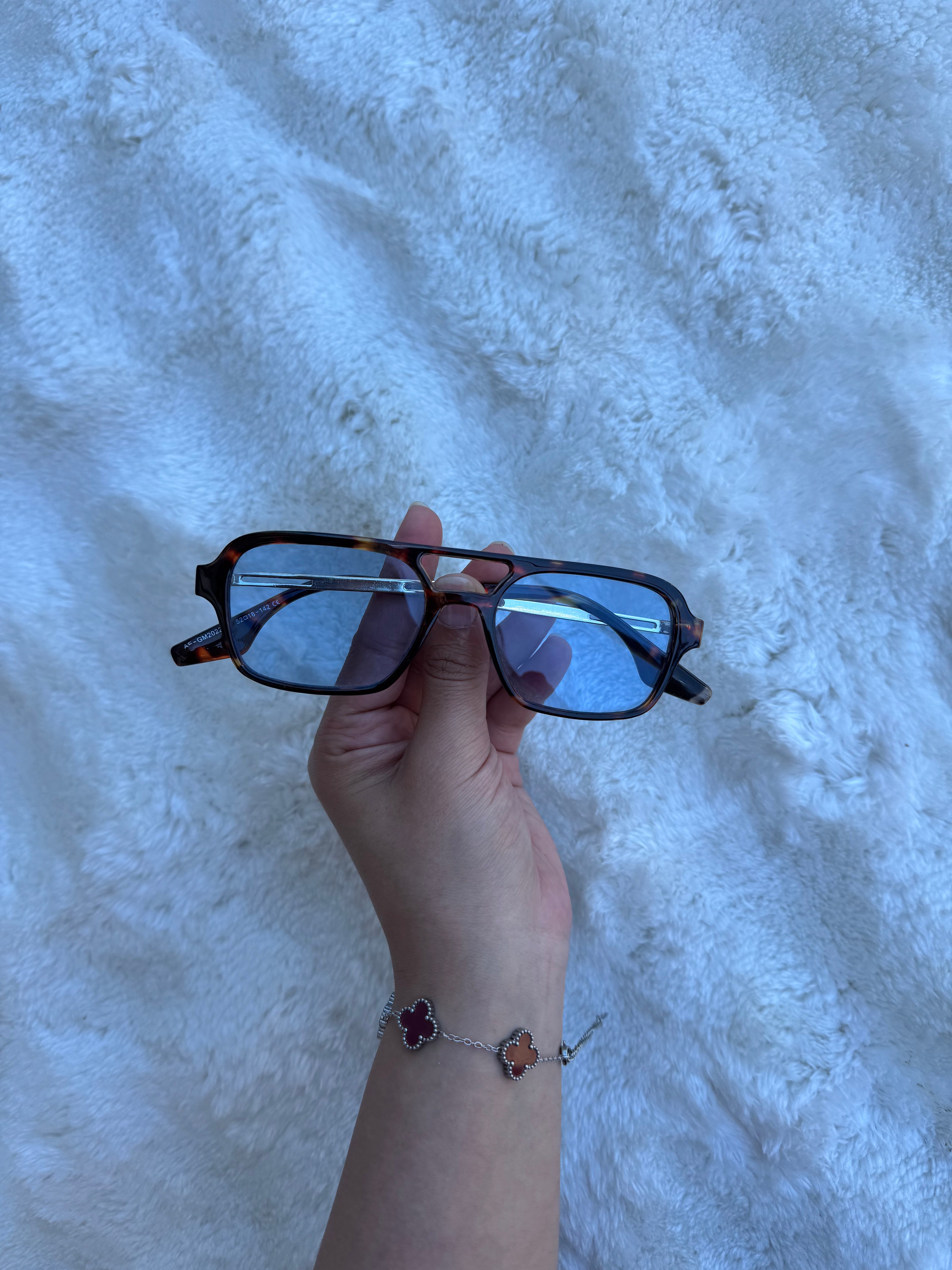 clear frame blck eyes