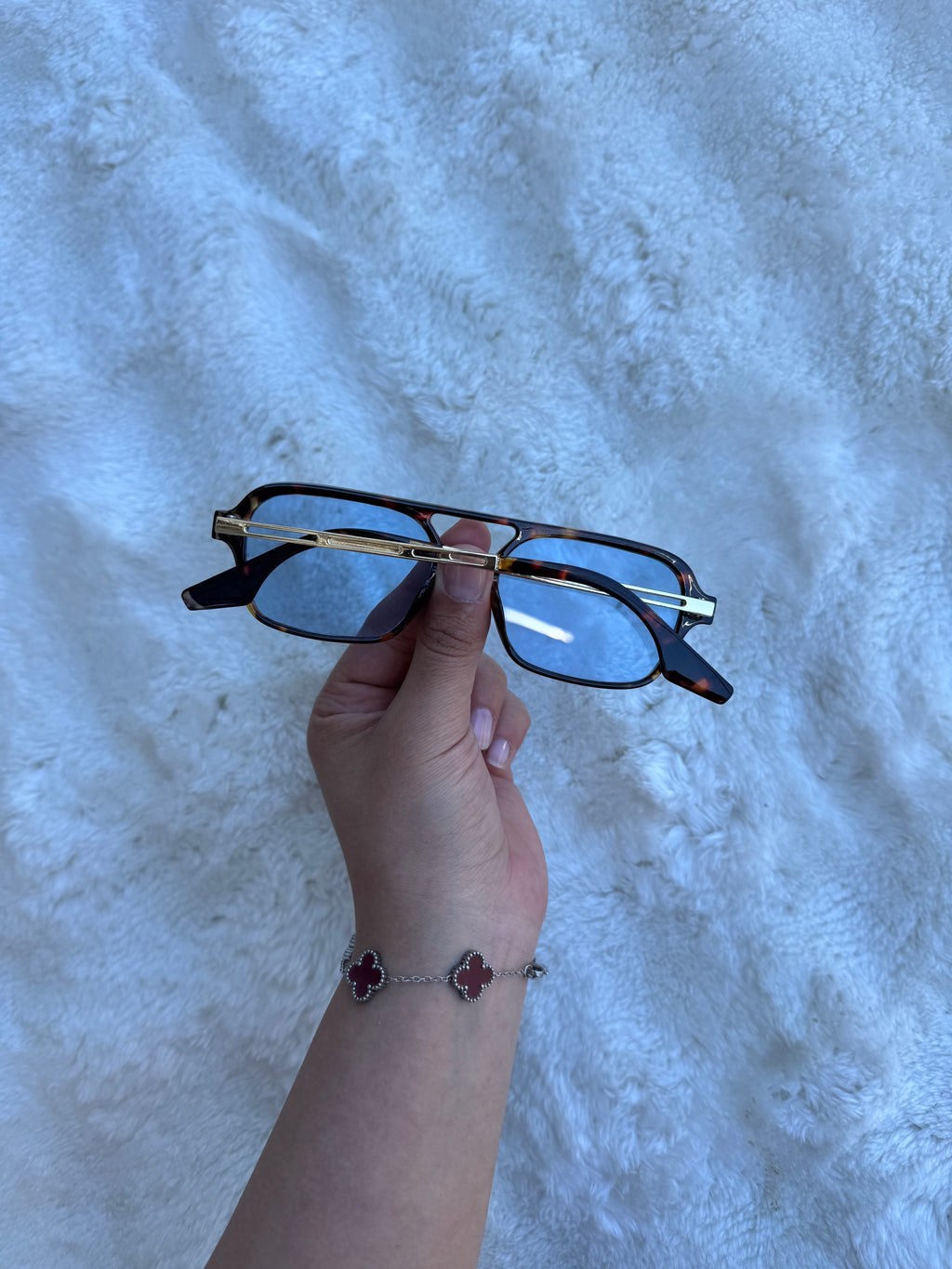 clear frame blck eyes