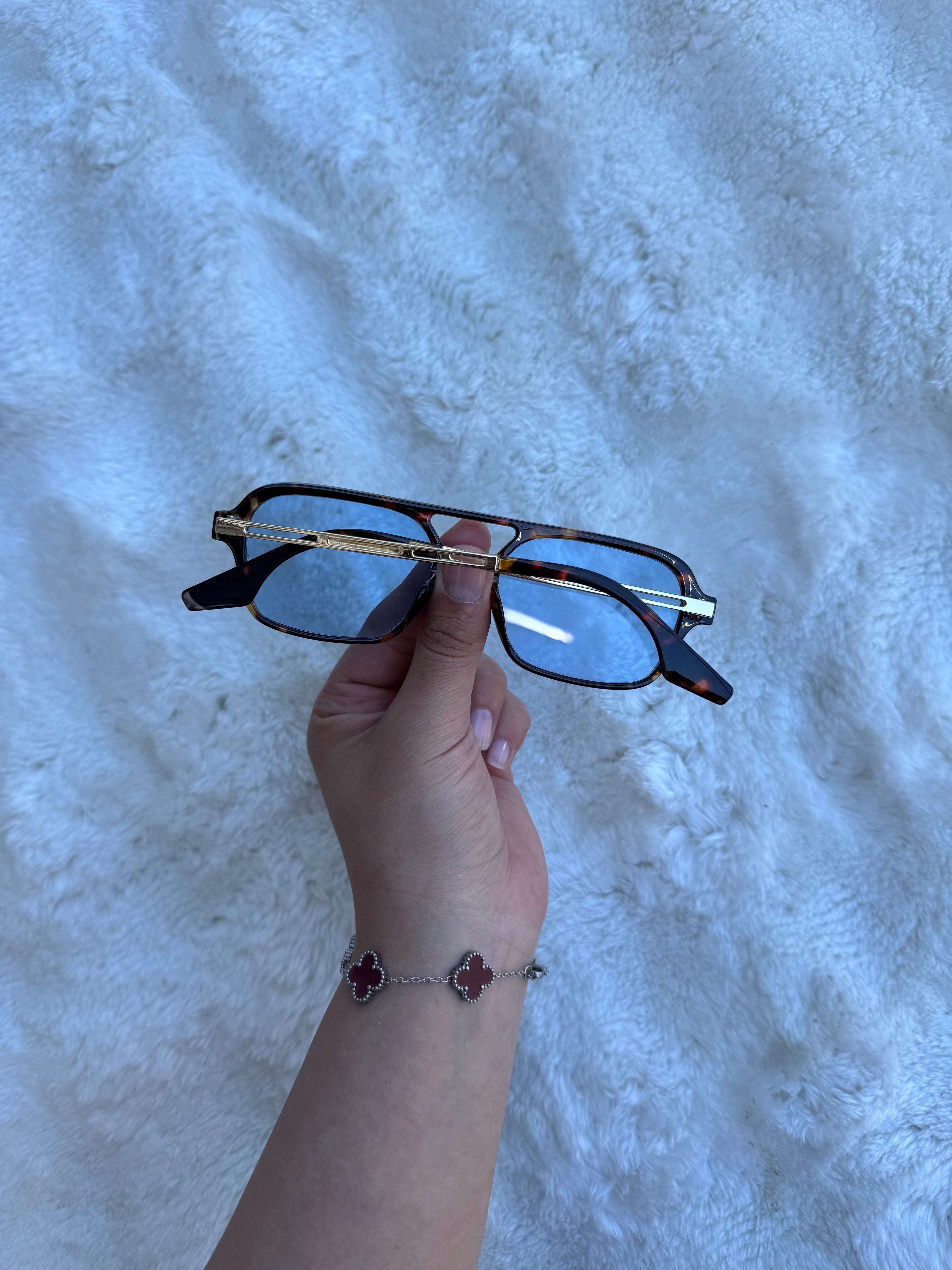 clear frame blck eyes